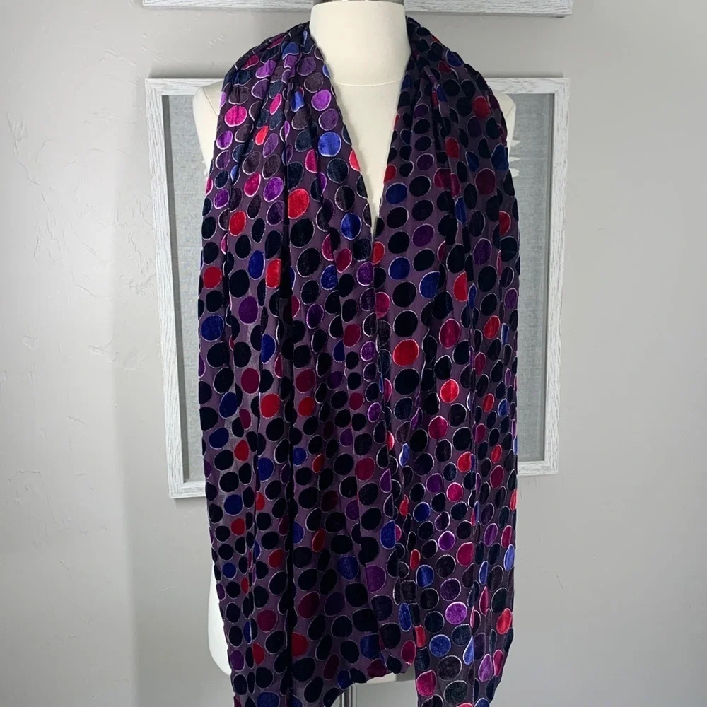 Velvet circles patterned scarf